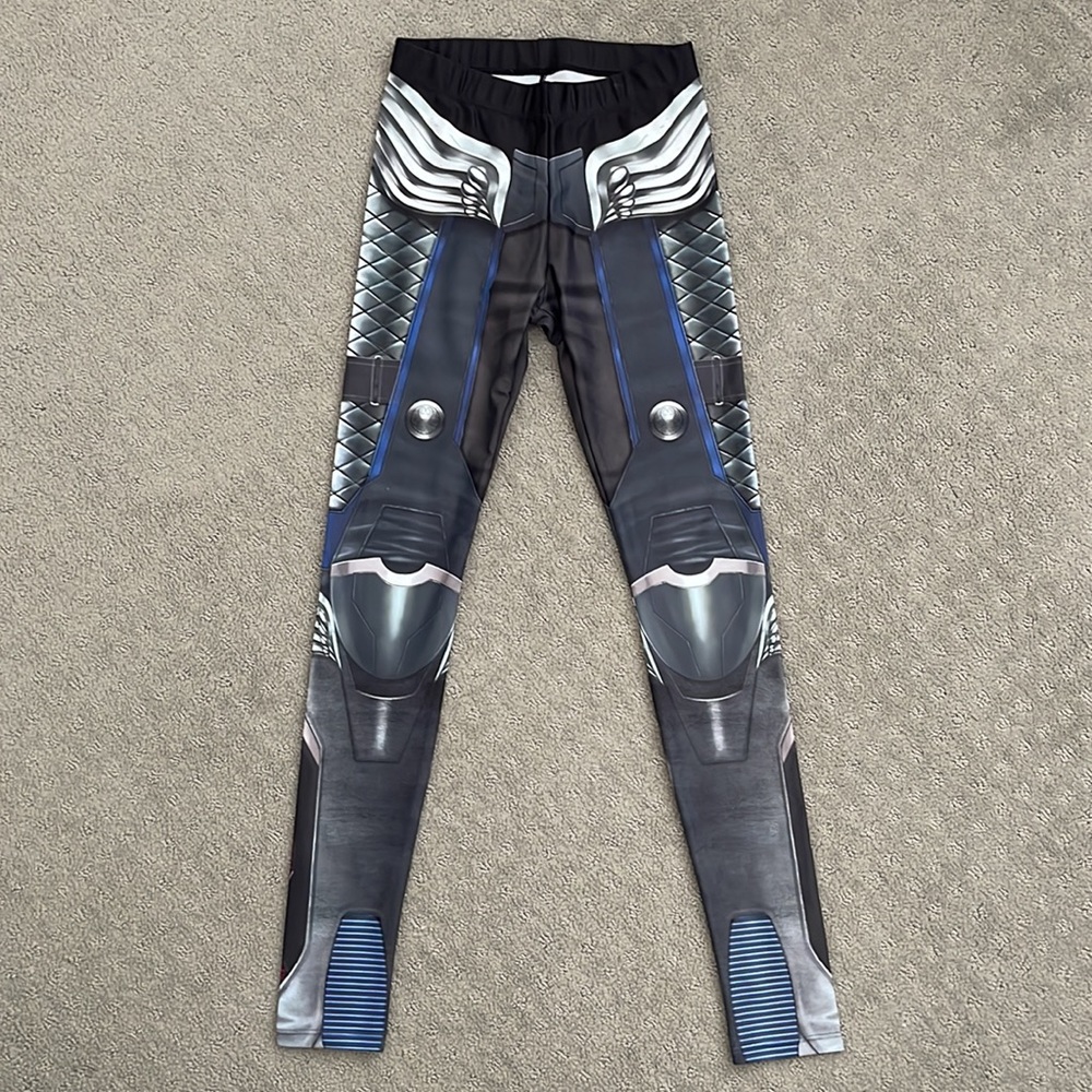Thor inspired leggings and crop top - Picture 7 of 10